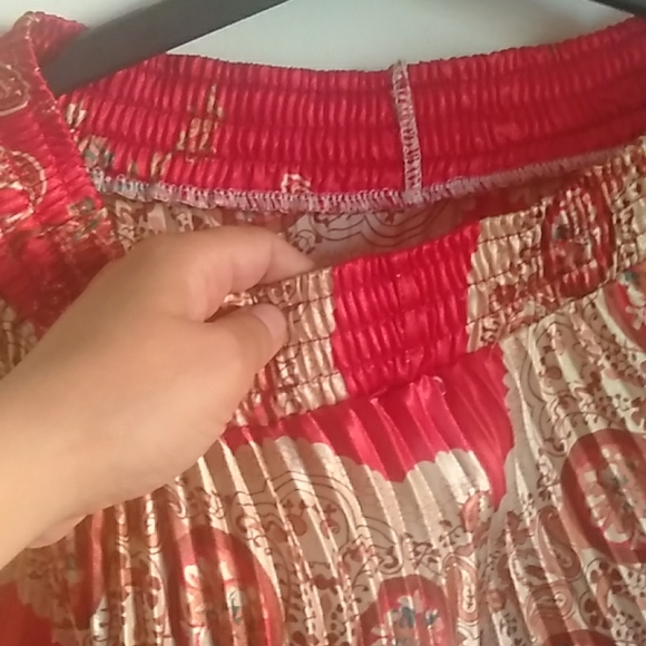 Red pleated long elastic waist skirt - Picture 6 of 8